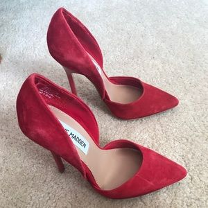 Hawt! Red pumps if you dare! Size 5